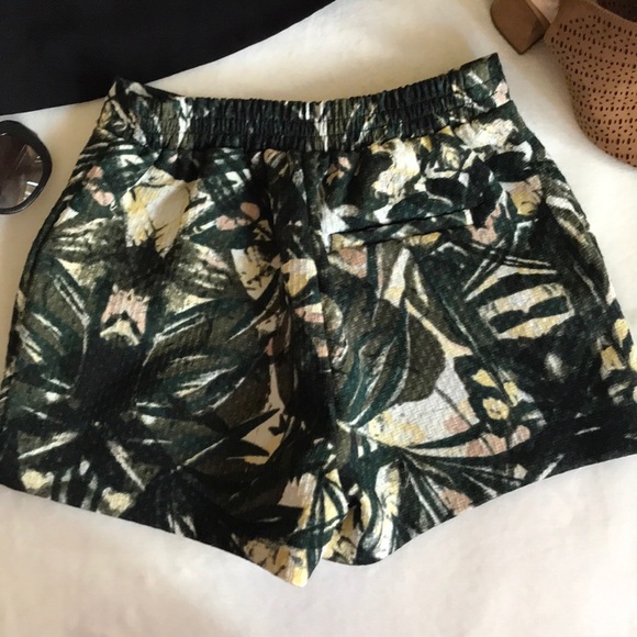 H&M Shorts - Picture 3 of 5